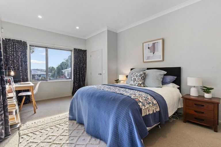 Photo of property in 16 Ted Gilberd Place, Newlands, Wellington, 6037