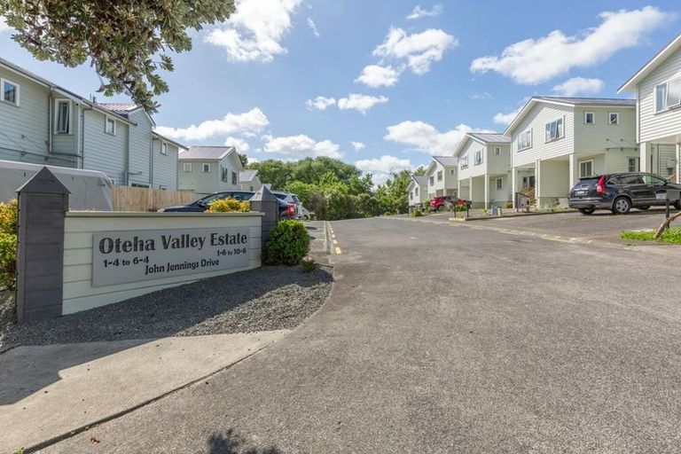 Photo of property in 9/6 John Jennings Drive, Oteha, Auckland, 0632