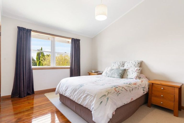 Photo of property in 52b Tirimoana Road, Te Atatu South, Auckland, 0602