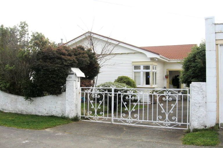 Photo of property in 28 Firth Terrace, Karori, Wellington, 6012