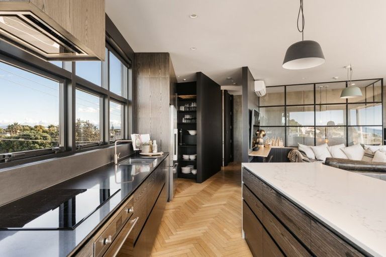 Photo of property in 212 Marine Parade, Mount Maunganui, 3116