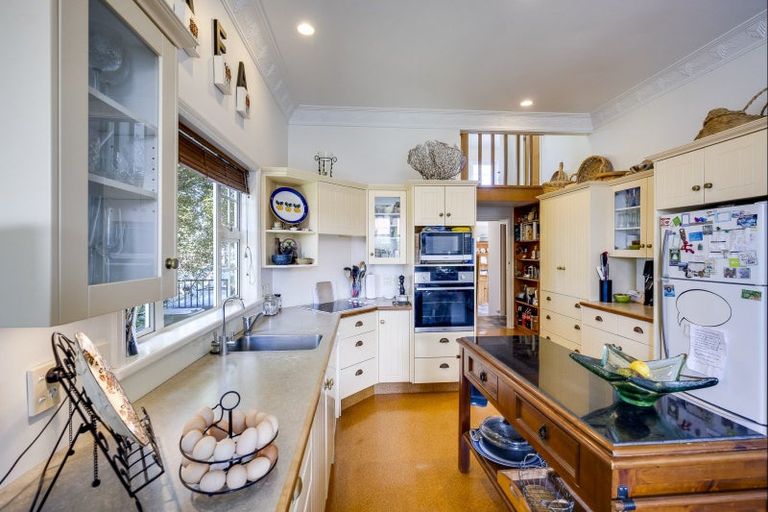 Photo of property in 36 Napier Terrace, Hospital Hill, Napier, 4110