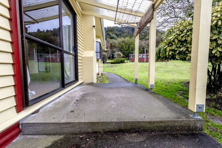 Photo of property in 9 Main Road, Harihari, 7884
