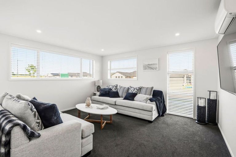 Photo of property in 1 Kaurinui Crescent, One Tree Point, 0118