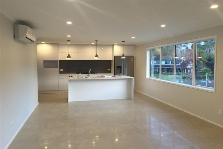 Photo of property in 3a Stitchbird Close, Murrays Bay, Auckland, 0630