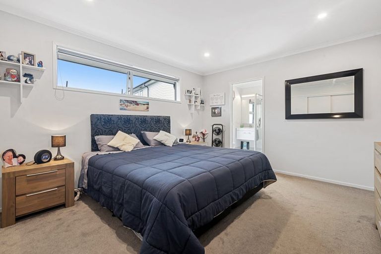 Photo of property in 14 Poutawa Lane, Clarks Beach, 2122