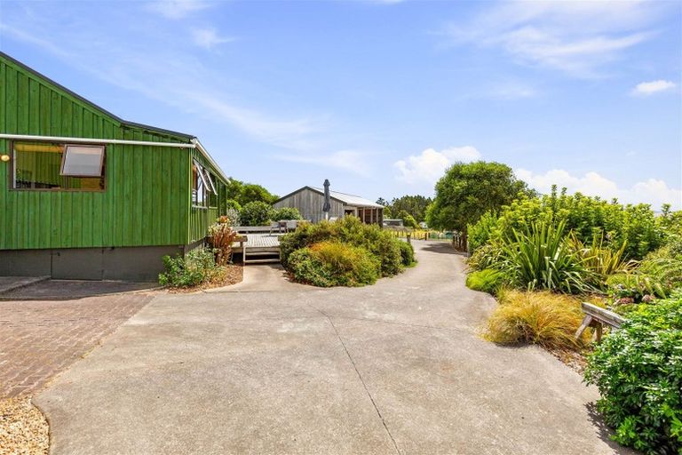 Photo of property in 321 Muriwai Valley Road, Muriwai, Waimauku, 0881