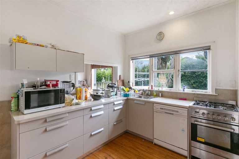 Photo of property in 48 Astley Avenue, New Lynn, Auckland, 0600