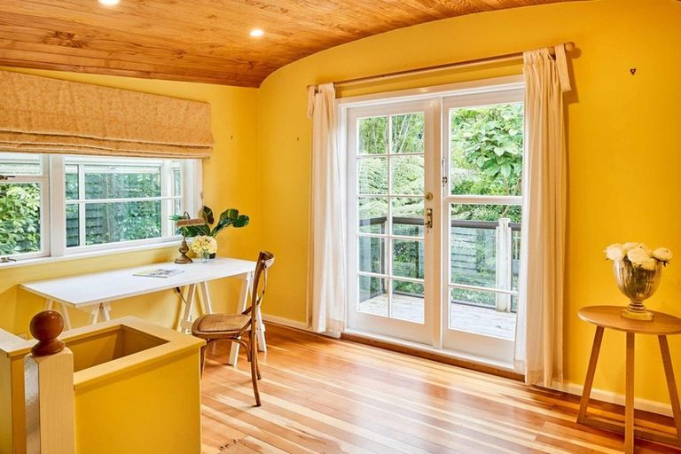 Photo of property in 88 Airlie Road, Plimmerton, Porirua, 5026