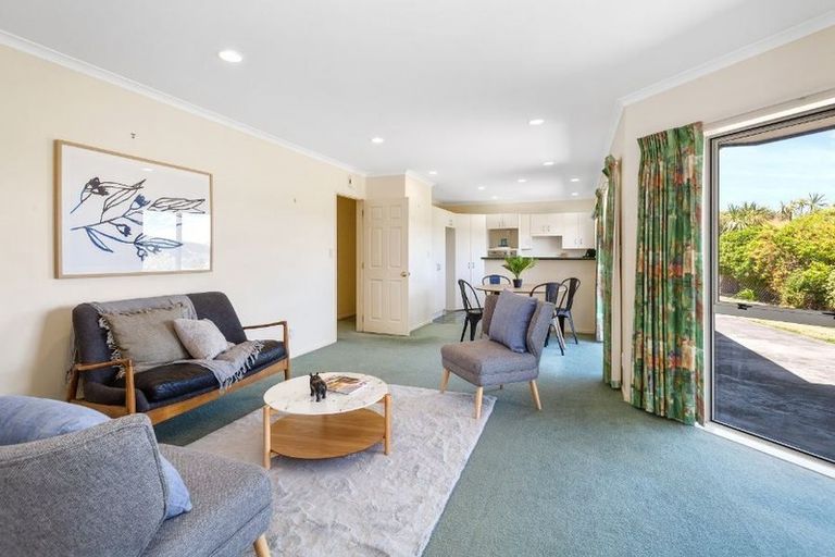 Photo of property in 3 Pikitanga Close, Tawa, Wellington, 5028