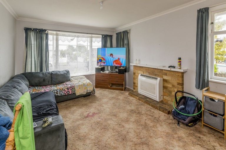 Photo of property in 1 Kauri Street, Levin, 5510