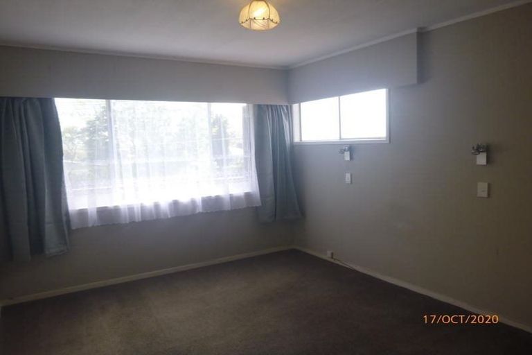 Photo of property in 2/1b Divich Avenue, Te Atatu South, Auckland, 0610