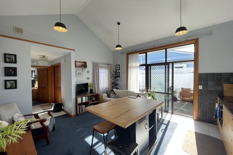 Photo of property in 69 Endeavour Street, Lyall Bay, Wellington, 6022