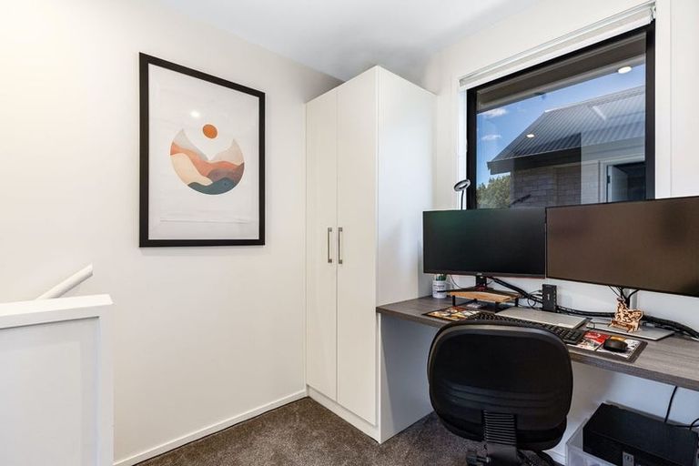 Photo of property in 9/17 Pearce Crescent, Taita, Lower Hutt, 5011