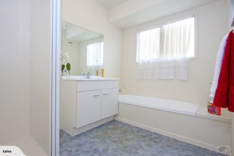 Photo of property in 19 Rebecca Rise, Weymouth, Auckland, 2103