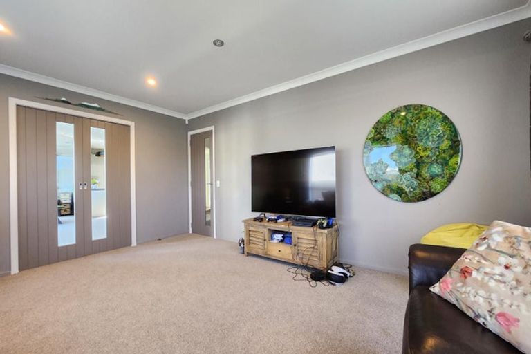 Photo of property in 66 Aotea Drive, Aotea, Porirua, 5024