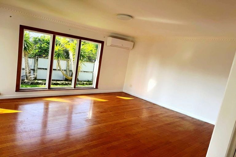 Photo of property in 17 Tauhinu Road, Greenhithe, Auckland, 0632