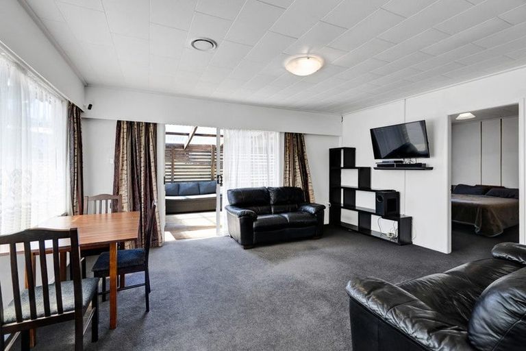 Photo of property in 28a Simons Street, Moturoa, New Plymouth, 4310