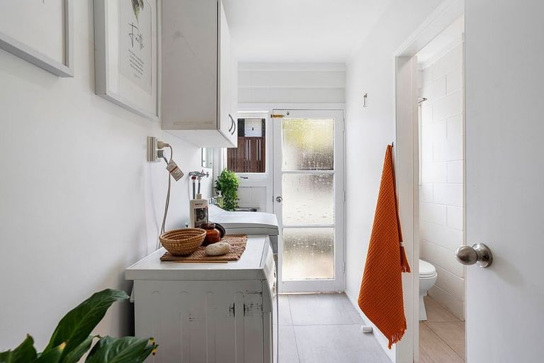 Photo of property in 2/131 Mokoia Road, Birkenhead, Auckland, 0626