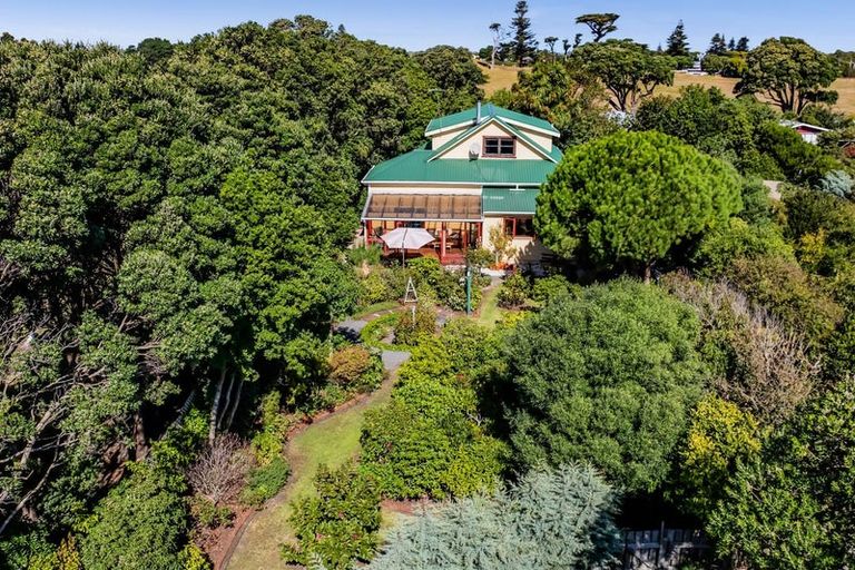 Photo of property in 23 Gibson Place, Patea, 4520