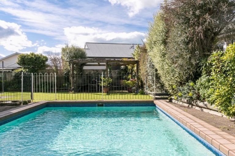 Photo of property in 6 Hinton Road, Taradale, Napier, 4112