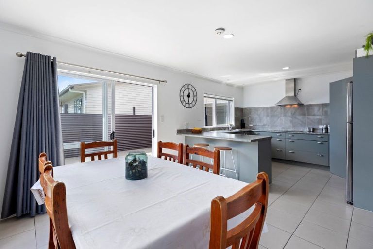 Photo of property in 61c Queen Road, Bellevue, Tauranga, 3110
