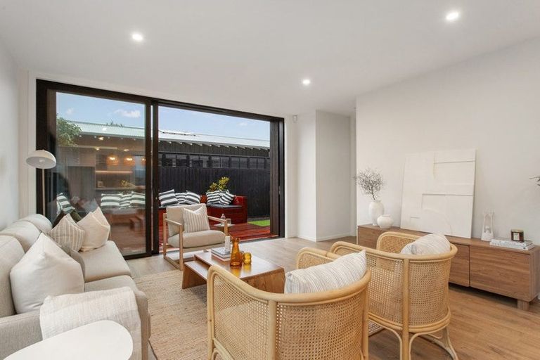 Photo of property in 2/143a Weston Road, St Albans, Christchurch, 8052