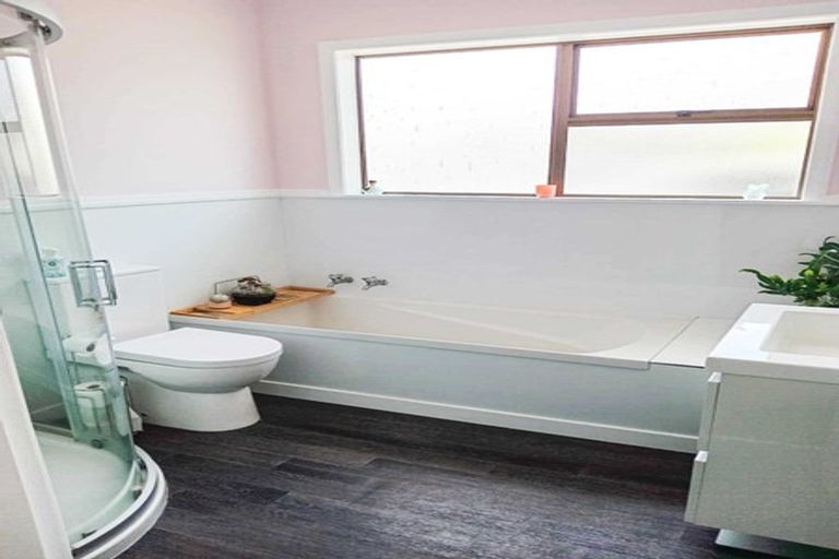 Photo of property in 28 Shakespeare Road, Bastia Hill, Whanganui, 4500