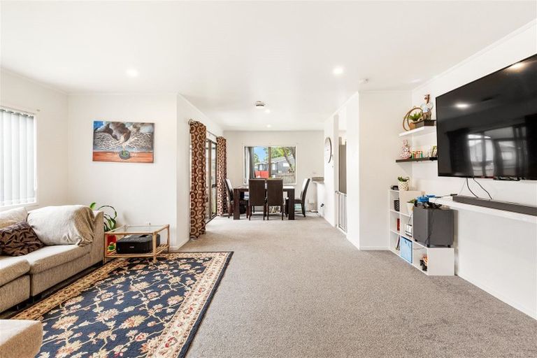 Photo of property in 102 Bruce Mclaren Road, Henderson, Auckland, 0612