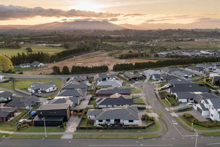 Photo of property in 1 Anglers Way, Omokoroa, 3114