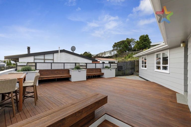 Photo of property in 27 Mossburn Grove, Kelson, Lower Hutt, 5010