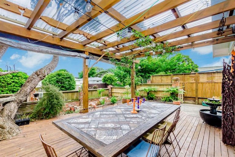 Photo of property in 72 Tilley Road, Paekakariki, 5034