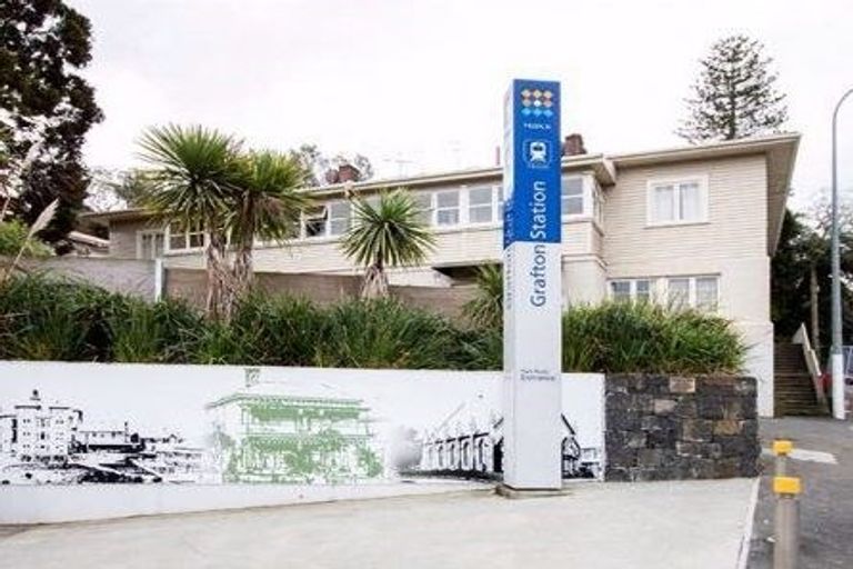 Photo of property in 2/191 Park Road, Grafton, Auckland, 1023