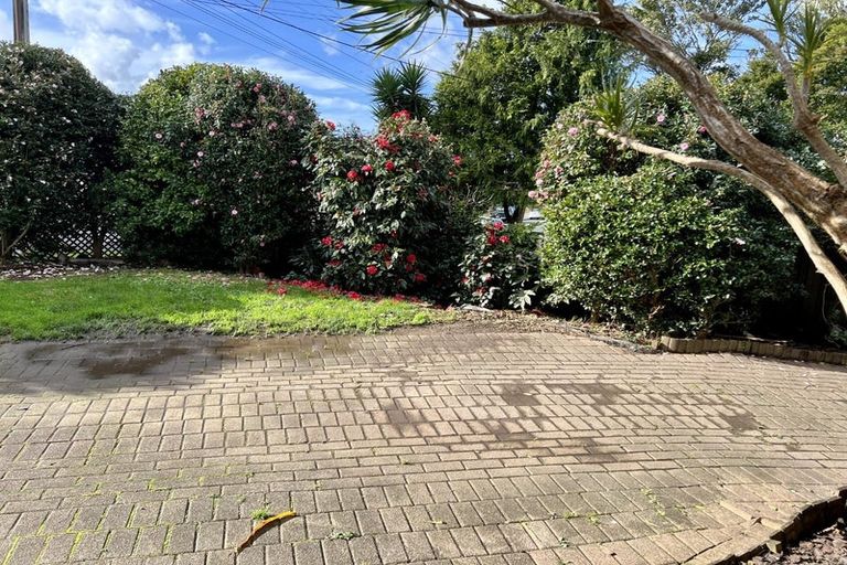Photo of property in 1/39 Schnapper Rock Road, Greenhithe, Auckland, 0632