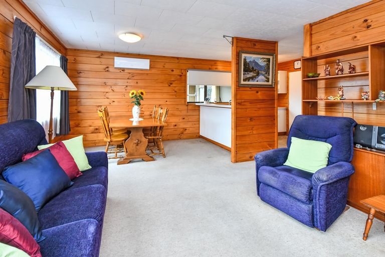 Photo of property in 2/9 Settlement Road, Papakura, 2110