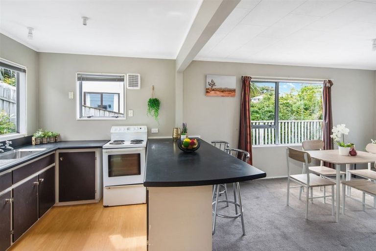 Photo of property in 32a Cheltenham Terrace, Newlands, Wellington, 6037