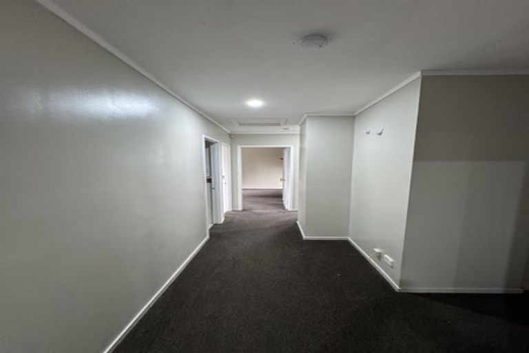 Photo of property in 302 Wairau Road, Glenfield, Auckland, 0629