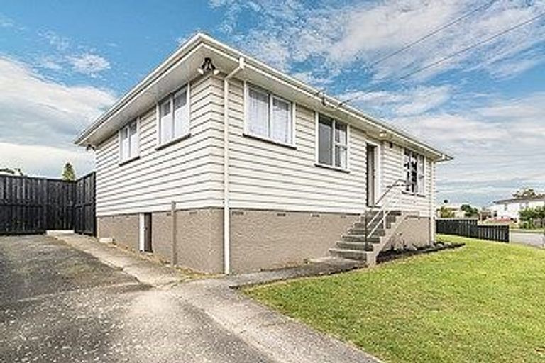Photo of property in 6 Swansea Street, Cannons Creek, Porirua, 5024