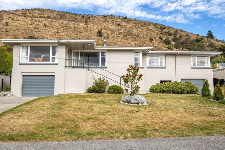 Photo of property in 107 Branxholm Street, Roxburgh, 9500