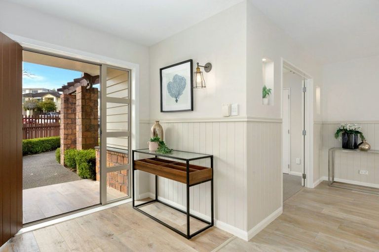 Photo of property in 39 Scarlet Oak Drive, Schnapper Rock, Auckland, 0632