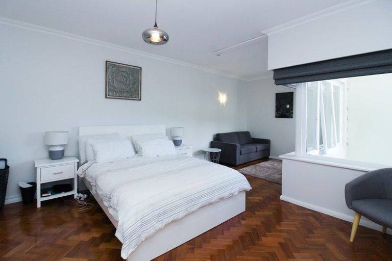 Photo of property in Rehutai Flats, 4/268 Oriental Parade, Oriental Bay, Wellington, 6011