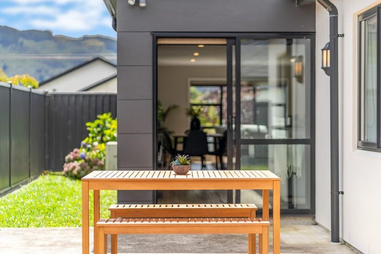 Photo of property in 19 Te Kaeaea Crescent, Wallaceville, Upper Hutt, 5018