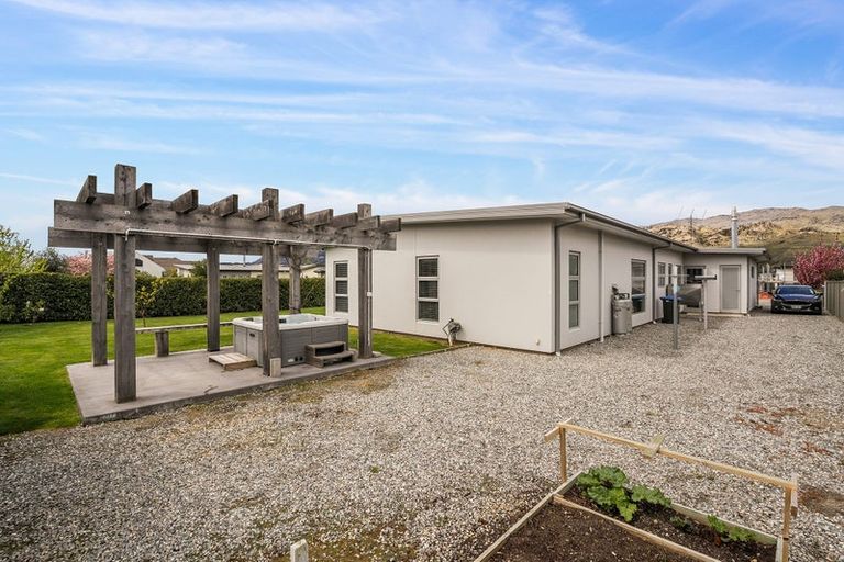 Photo of property in 15 De Bettencor Place, Mount Pisa, Cromwell, 9383