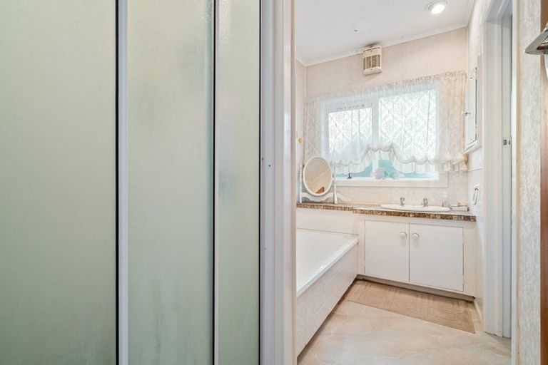 Photo of property in 1 Freshney Place, Hillpark, Auckland, 2102