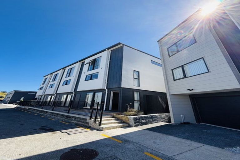 Photo of property in 40 Tukari Lane, Mangere Bridge, Auckland, 2022