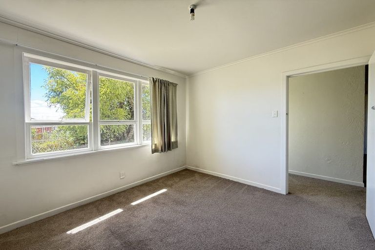 Photo of property in 13 Valdale Road, Henderson, Auckland, 0610