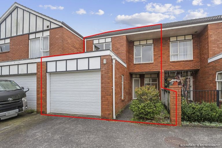 Photo of property in 2/23 Charlenne Close, Ranui, Auckland, 0612