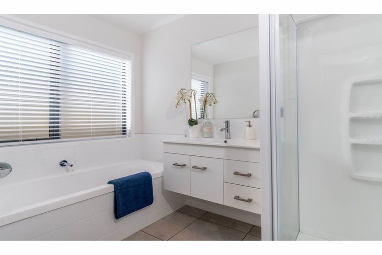 Photo of property in 4 Rire Hau Lane, Pyes Pa, Tauranga, 3112