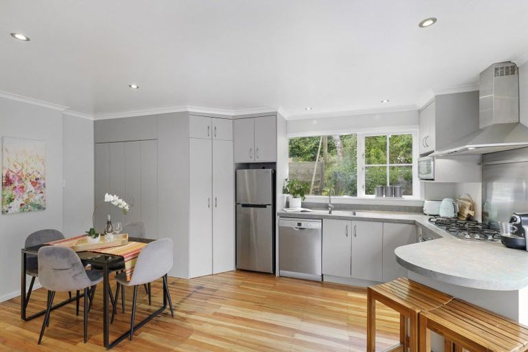 Photo of property in 5 Richmond Hill, Glenside, Wellington, 6037