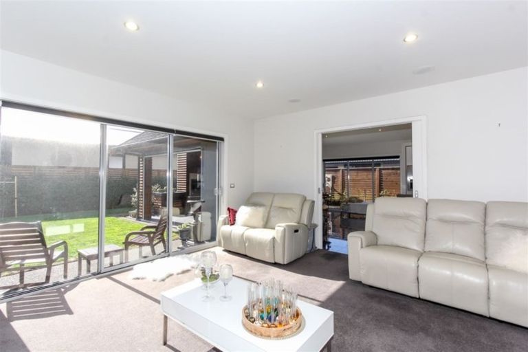 Photo of property in 7 St Andrews Parkway, Waiwhakaiho, New Plymouth, 4312